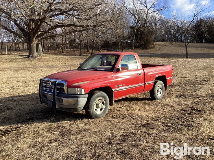 1995-dodge-ram-1500-image-1
