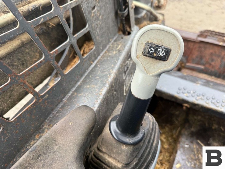 new-holland-l175-image-29