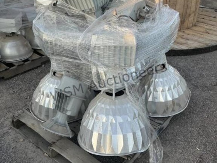 pallet-of-high-bay-lights-image-2