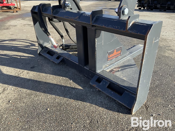 2024-massey-ferguson-730-image-10