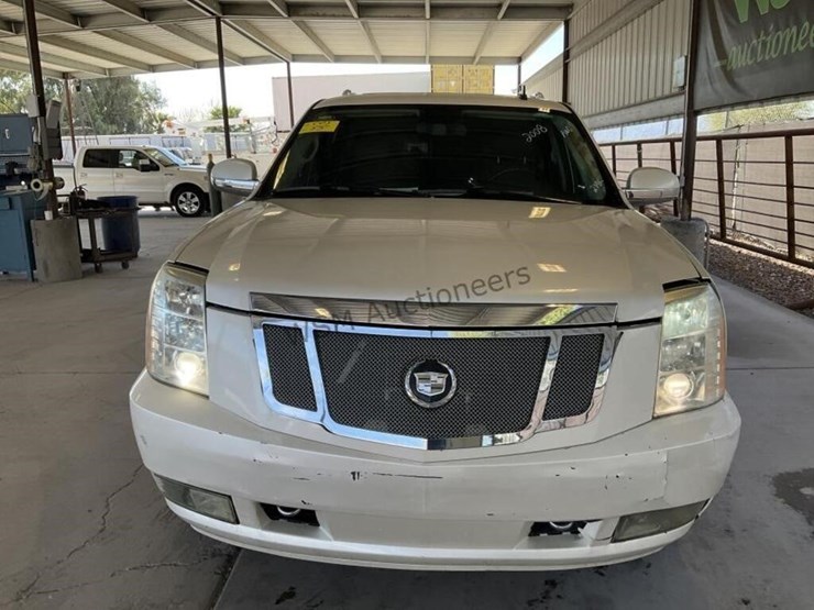 2008-cadillac-escalade-esv-image-3