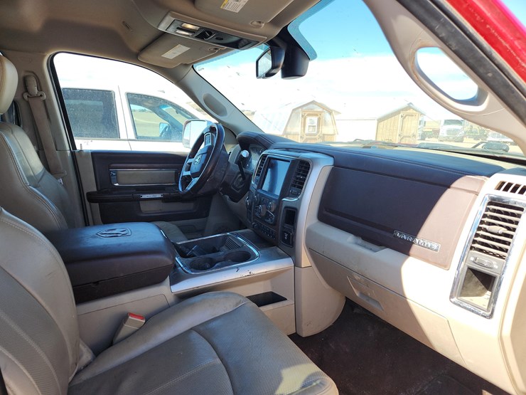 2018-ram-3500-laramie-image-17