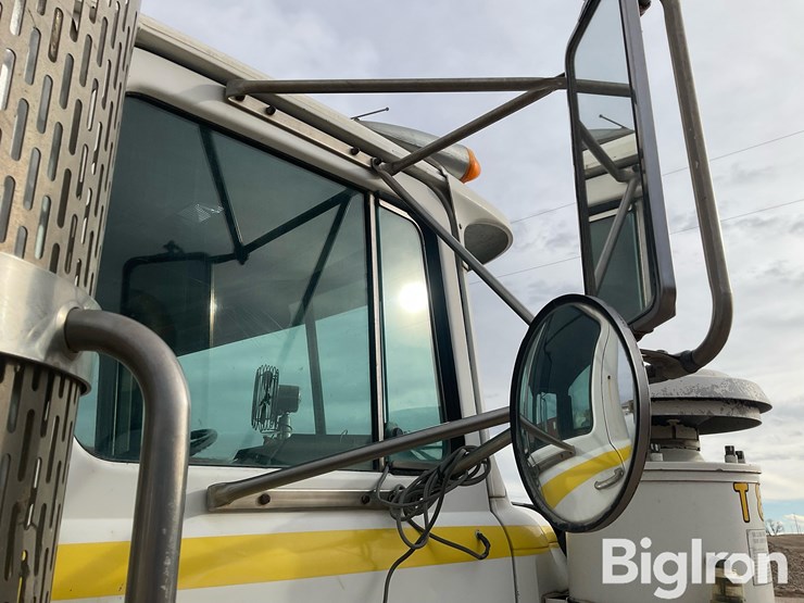 1995-mack-rd690s-image-15