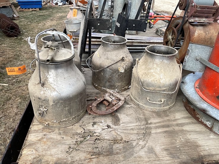 #7258-•-(4)-stainless-steel-milk-cans-image-4