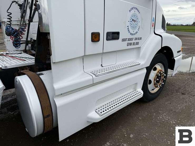 2001-volvo-vnl-tractor-truck---albany,-or-image-32