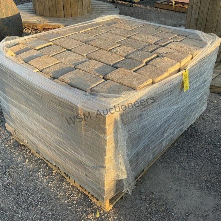 PALLET OF STONE PAVERS