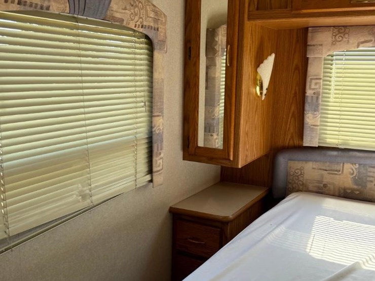 2001-damon-seabreeze-motorhome-image-13