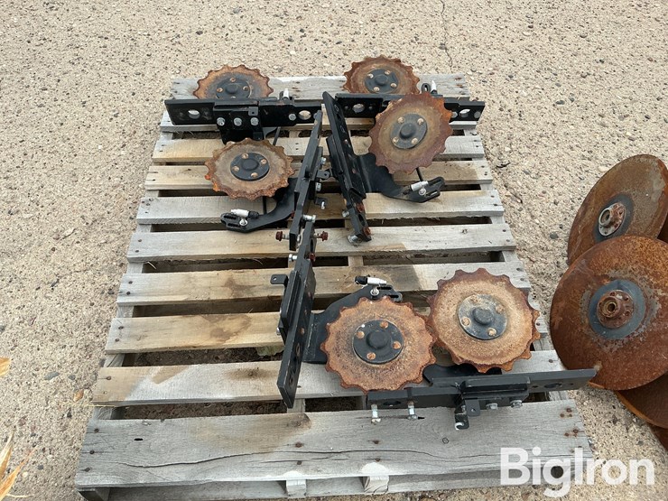 yetter-2x2-fertilizer-applicators-image-4