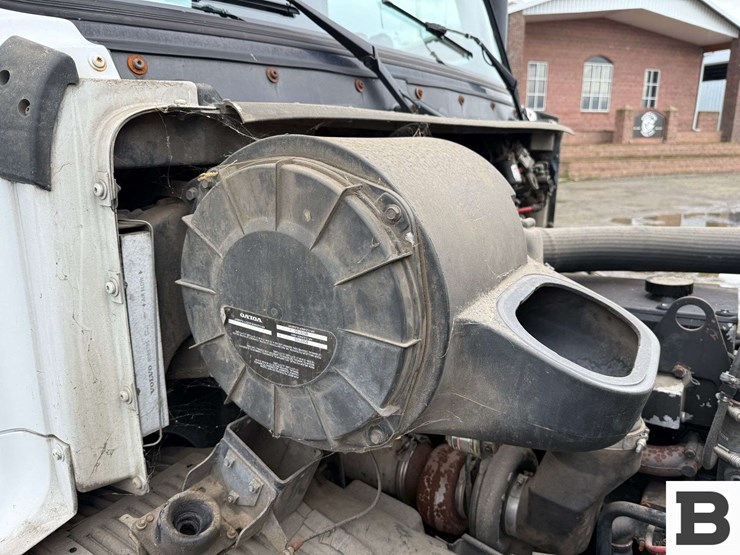 2001-volvo-vnl-tractor-truck---albany,-or-image-44