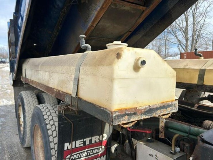 2013-freightliner-108sd-image-53