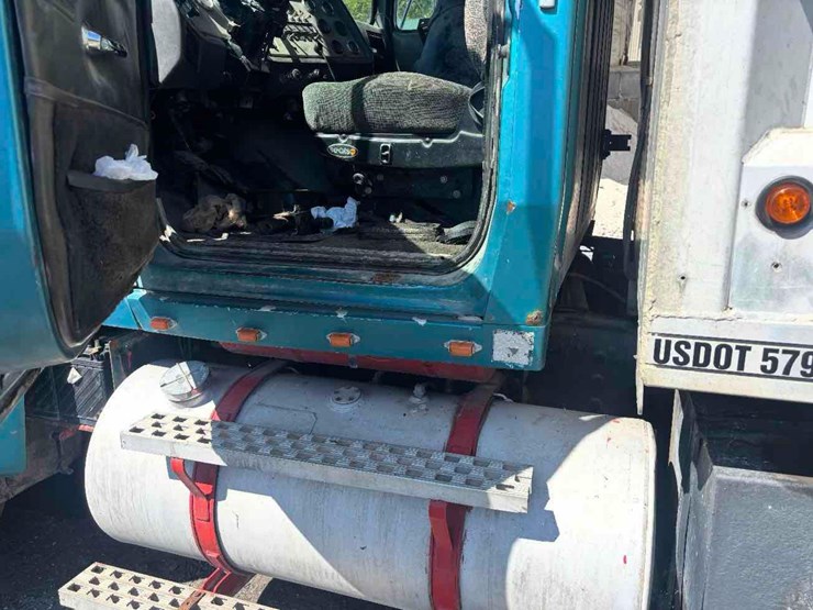 1994-ford-ltl9000-image-7