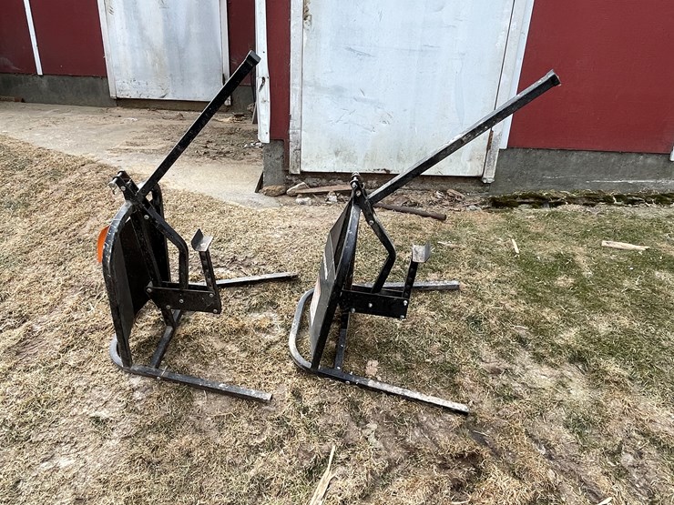 #7257-•-(2)-polaris-snowmobile-jack-stands-image-7