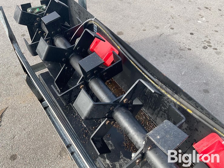 2025-massey-ferguson-730-image-12