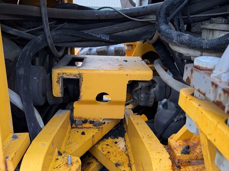 2005-volvo-g710b-image-24