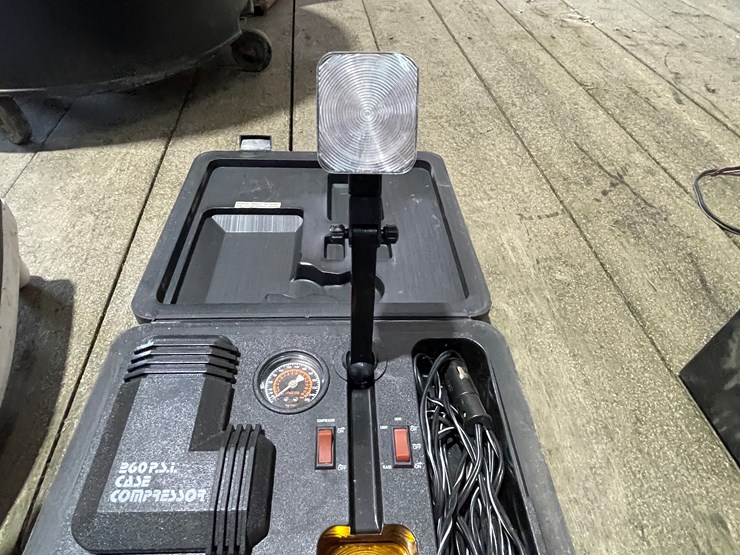 #7219-•-rayovac-workhorse-flash-light-image-12