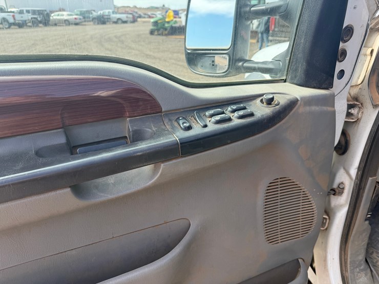 2006-ford-f550-image-32