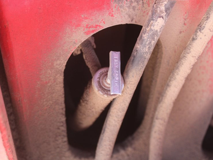 1980-versatile-875-image-33