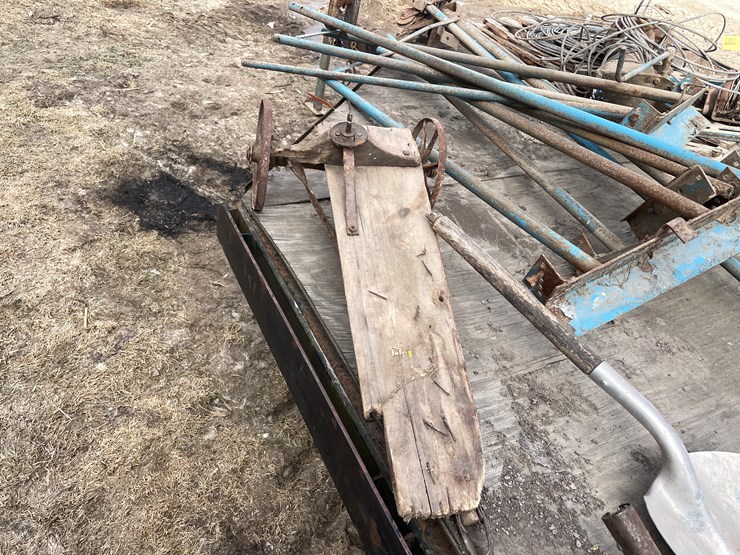 #7252-•-antique-wagon-parts-image-7