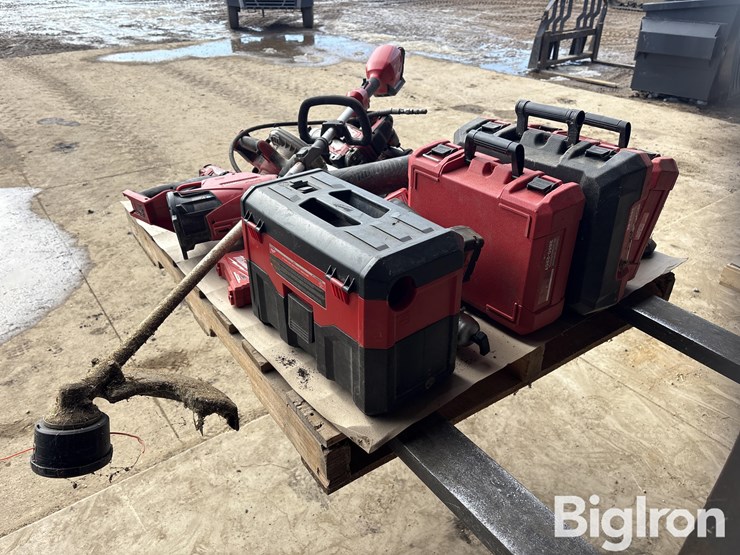 skid-of-milwaukee-power-tools-image-7