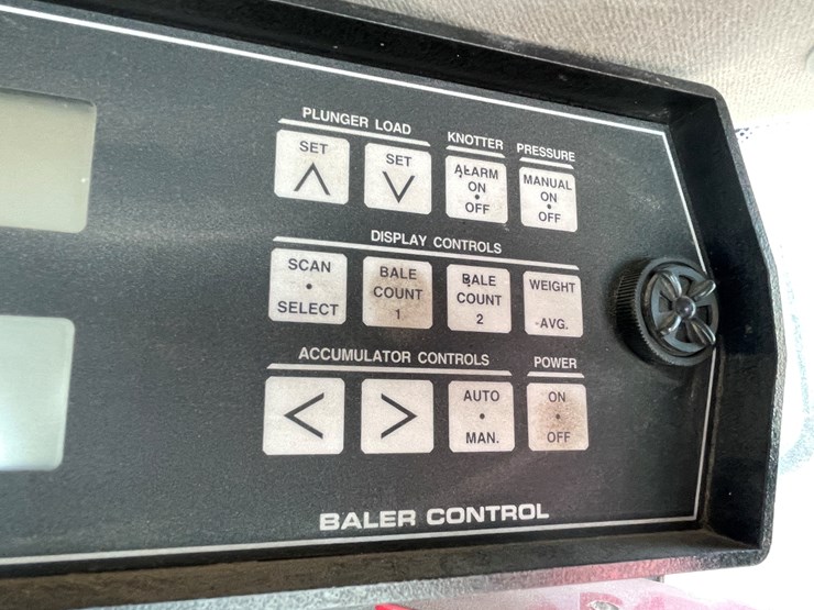 #3200-•-case-8575-square-baler-image-45