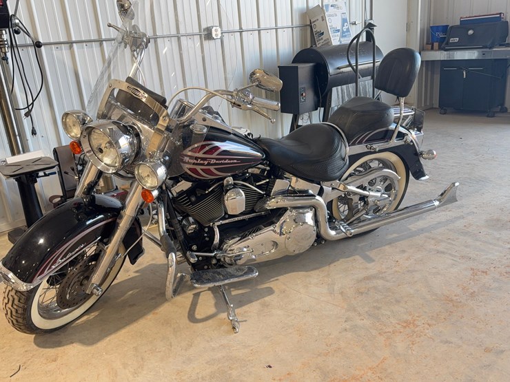 2006-harley-davidson-softail-deluxe-motorcycle-image-1