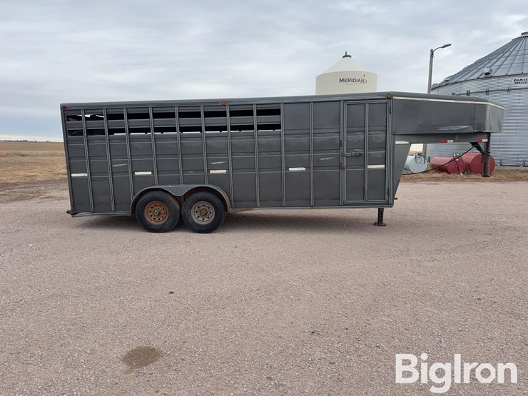 1999-titan-trailer-image-4