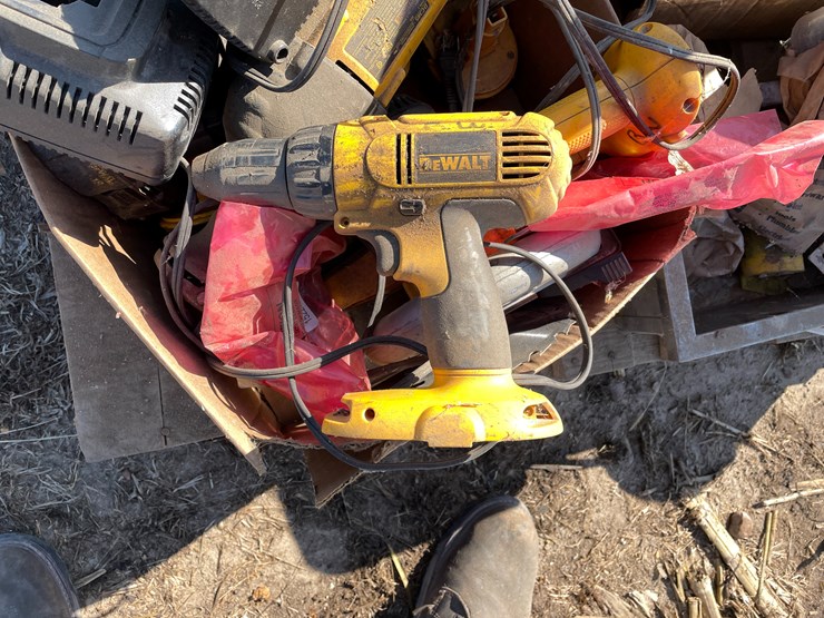 #7411-•-dewalt-battery-powered-tools-(bloomer,-wi)-image-17