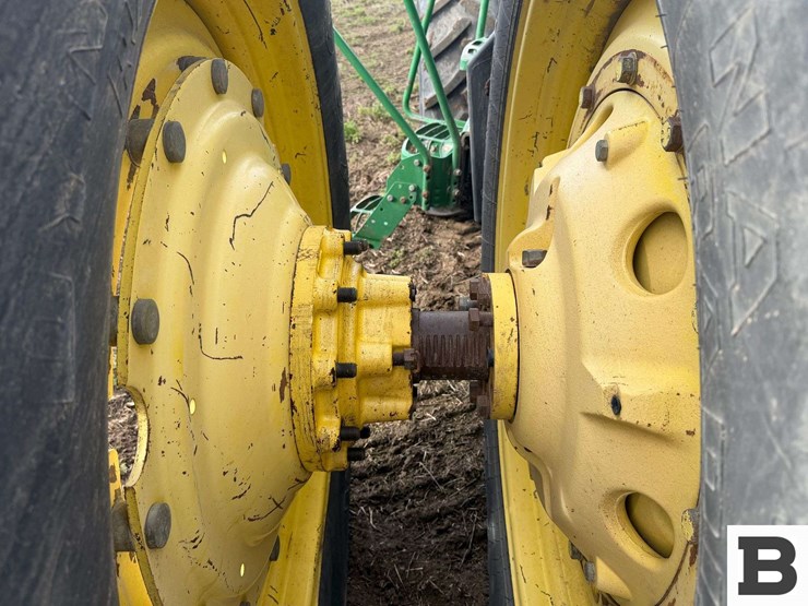 1995-john-deere-8300-image-36