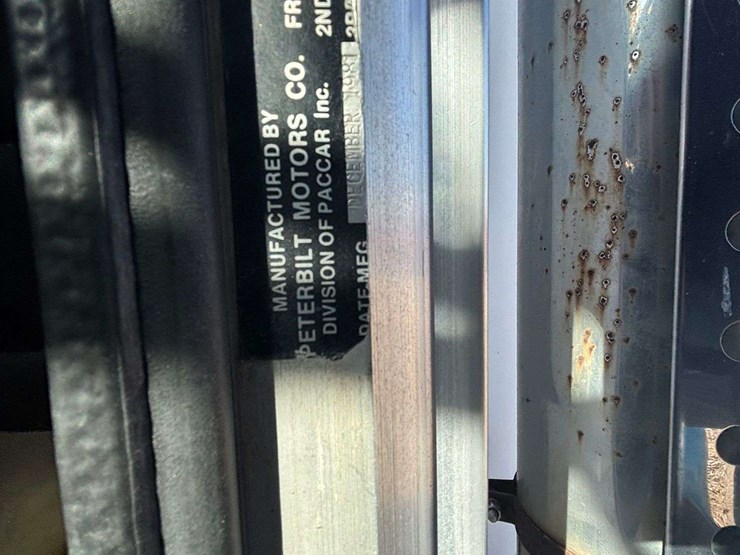 1982-peterbilt-389-image-24