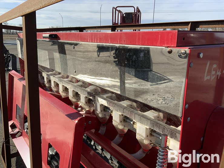 2025-massey-ferguson-730-image-16