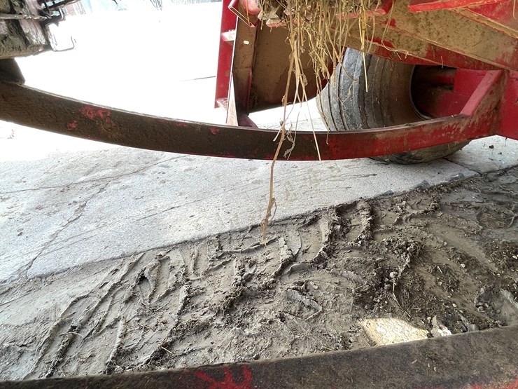 #3200-•-case-8575-square-baler-image-31