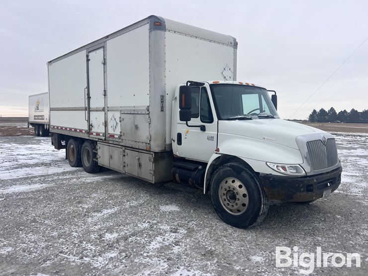 2004-international-durastar-4400-image-3