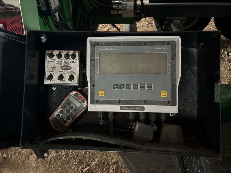 2017-j&m-lc390-image-9