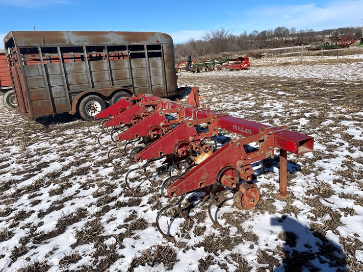 #3263-•-miller-(4)-row-cultivator-image-4