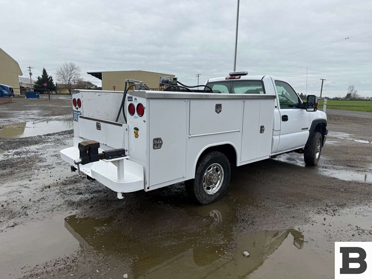 2002-chevrolet-silverado-2500-image-5