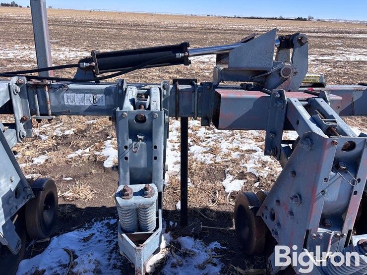 hiniker-8r30-folding-cultivator-w/ridging-wings-image-18