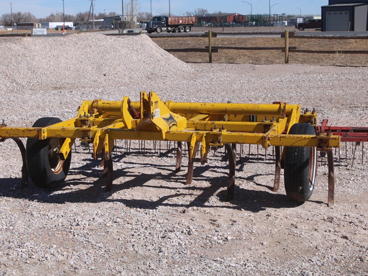 #2028-•-landoll-9-shank-chisel-plow-image-18