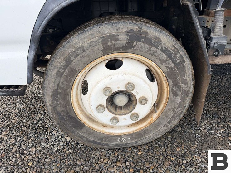 2007-isuzu-npr-image-12