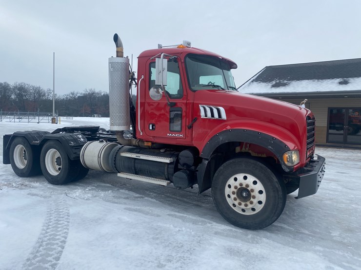 #1145-•-2009-mack-gu713-semi-tractor-(has-wi-title)-(mosinee,-wi)-image-4