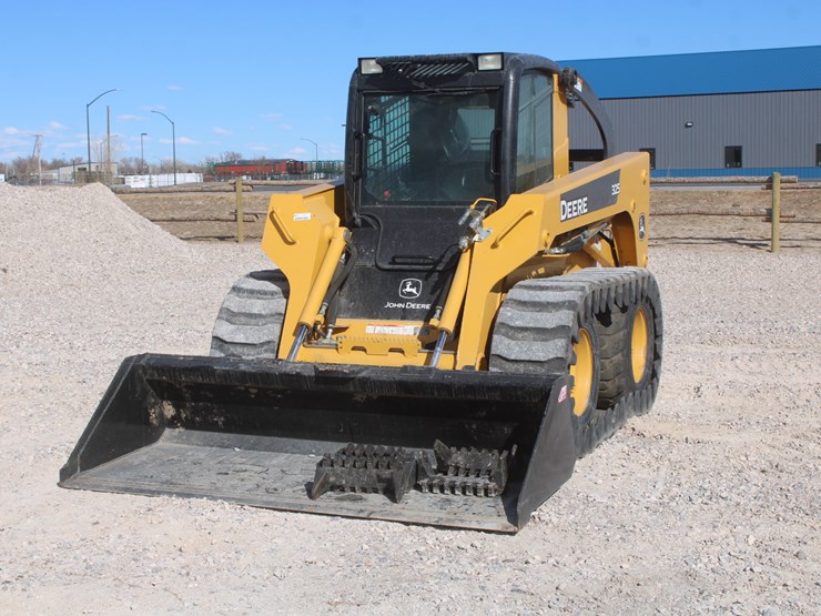 john-deere-325-image-9