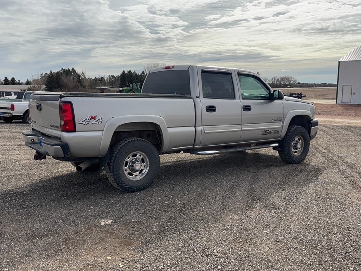 2004-chevrolet-k2500hd-pickup-image-5