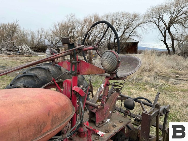 international-harvester-h-tractor-image-12