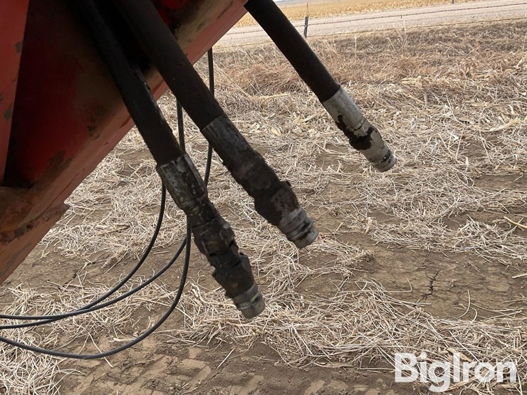 new-holland-216-image-11