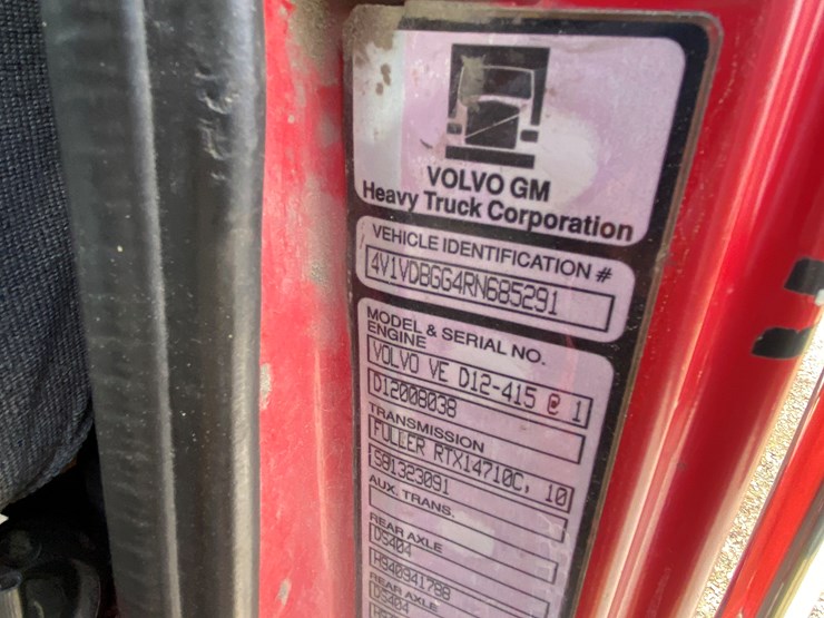 #1152-•-1994-white-gmc-tandem-axle-semi-(has-wi-title)-(non-runner)-(shawano,-wi)-image-37