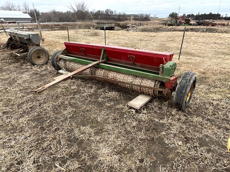 #3438-•-brillion-sure-stand-seeder-image-1