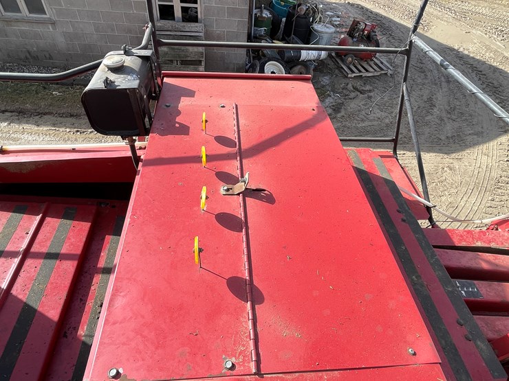 #3200-•-case-8575-square-baler-image-19