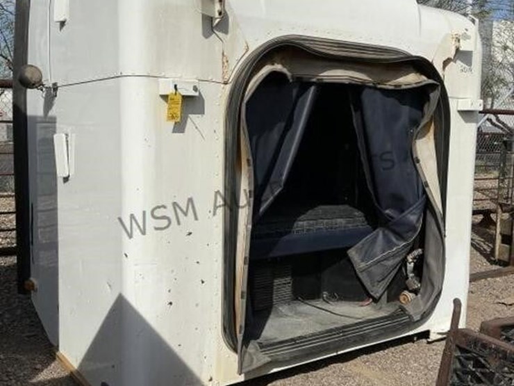 semi-sleeper-cab-image-1