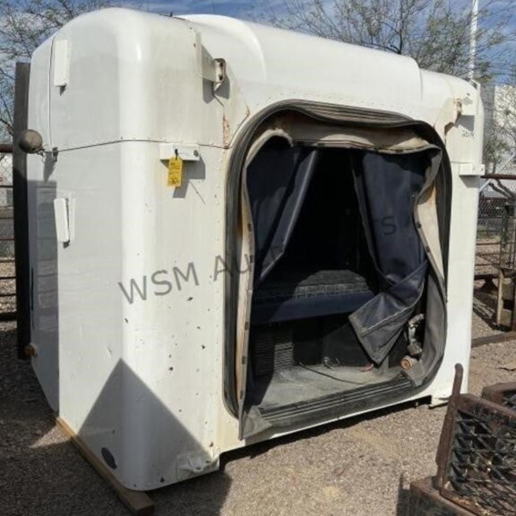 SEMI SLEEPER CAB