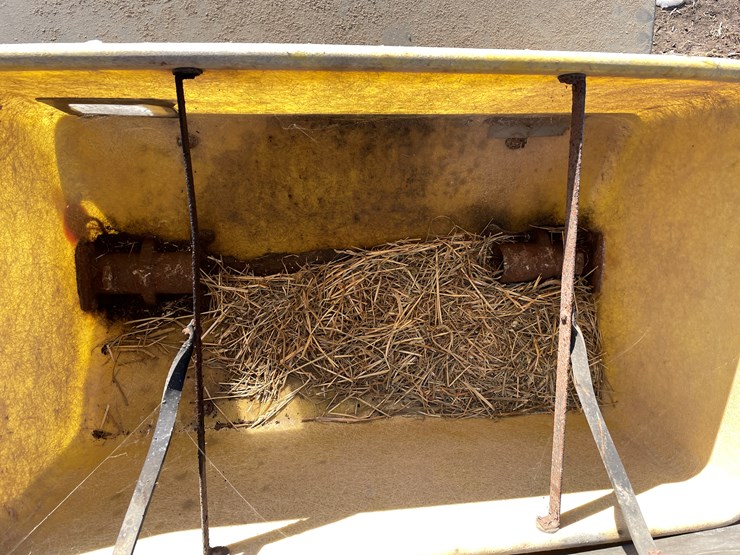 #7410-•-john-deere-fert-boxes-(bloomer,-wi)-image-4