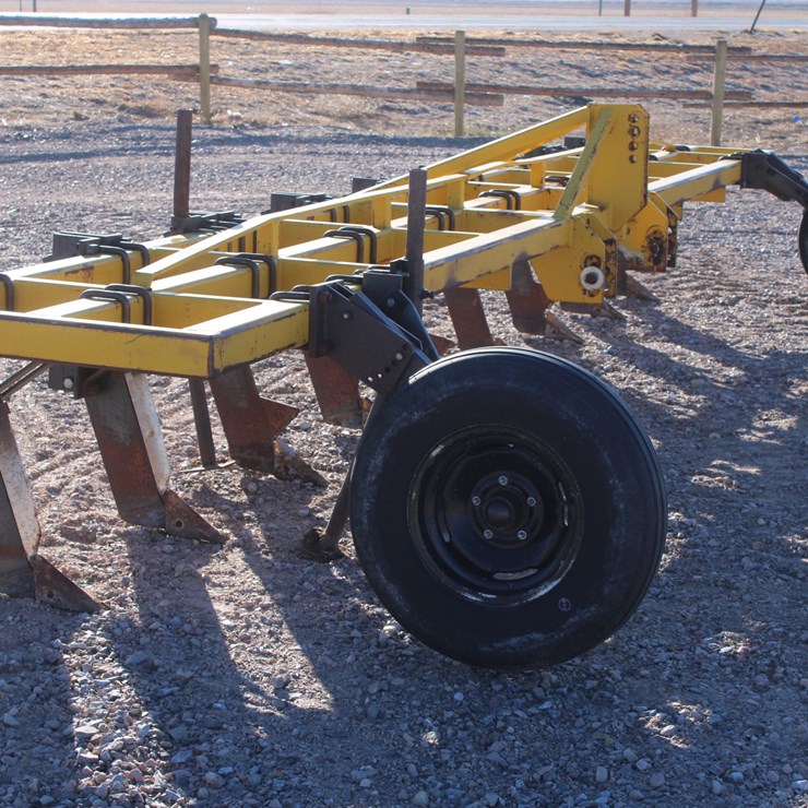 #2027 • YORK AGRI-PRODUCTS 20ft Inter-row Ripper